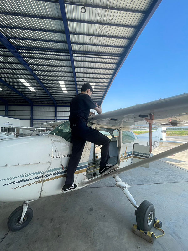 tif-mechanic-checking-wing